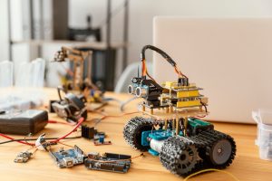 Zastosowanie Arduino i Raspberry Pi w domowej robotyce: przewodnik dla hobbystów