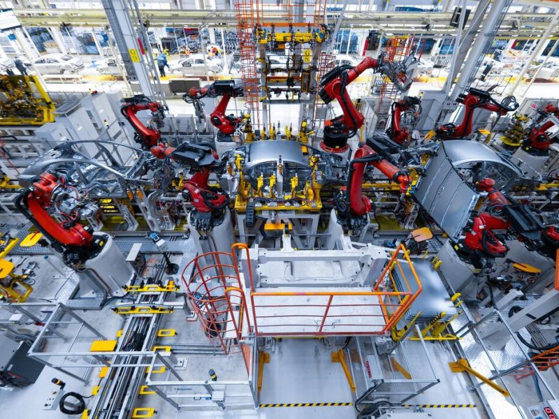 Ewolucja robotów przemysłowych i ich wpływ na współczesne procesy produkcyjne