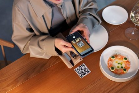 Jak technologia mobilna przekształca doświadczenie konsumenckie w branży restauracyjnej?